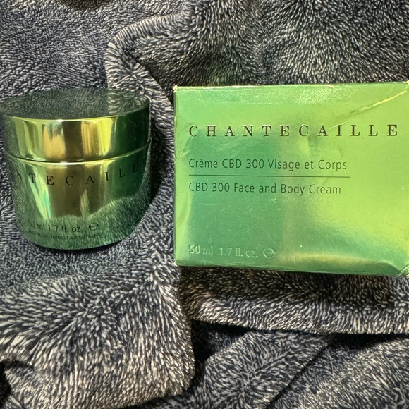 Chantecaille cream - Picture 3 of 3